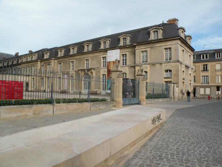  palais du Tau, quartier de la cathédrale